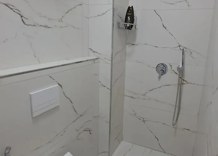 Marmeg Apartamento Tirana